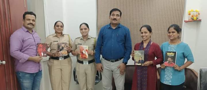 Assistant Police Inspectors in Mumbai promote reading culture in a khaki struggle for the joy of reading